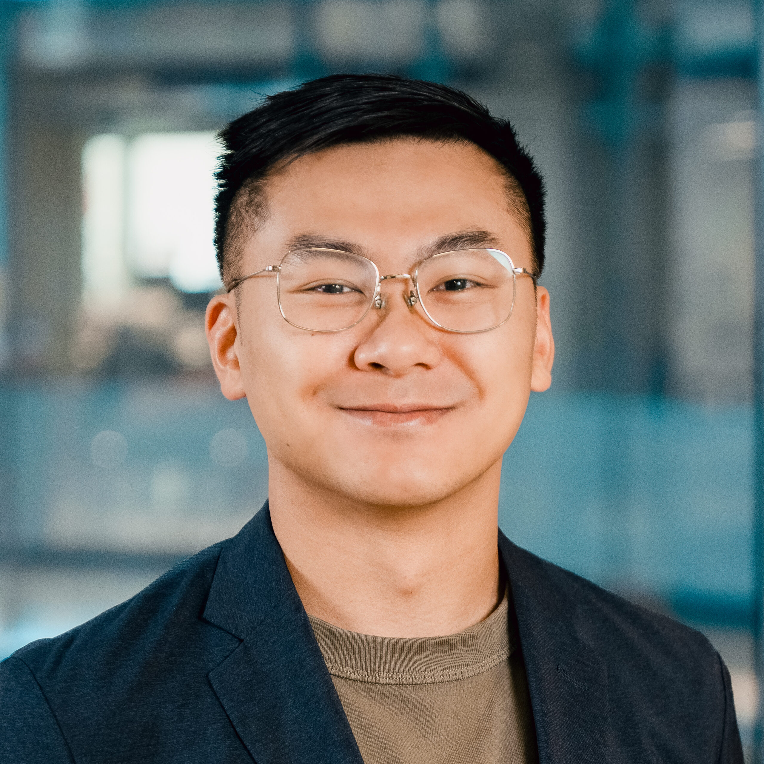 Headshot for Alex Ngo, copywriter